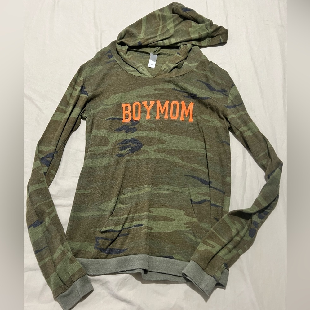 Women’s medium long sleeve, hooded shirt